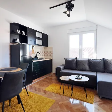 Chaplin Apartment *
